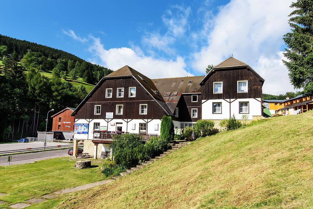 Hotel Hela ペツ・ポト・スニェシュコウ エクステリア 写真