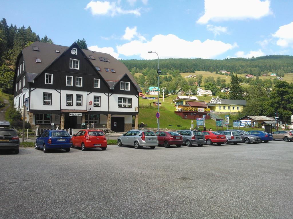 Hotel Hela ペツ・ポト・スニェシュコウ エクステリア 写真